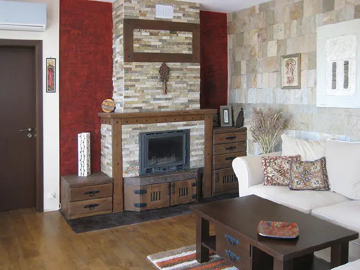 Living space Bankia – beech and lime in a chocolate tone, a stone fireplace and units in reclaimed wood, photo 1