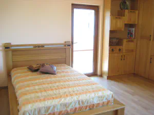 Bedroom Madrid – linear design in beech or other solid wood, 25 stain colours, sized to your room, photo 4